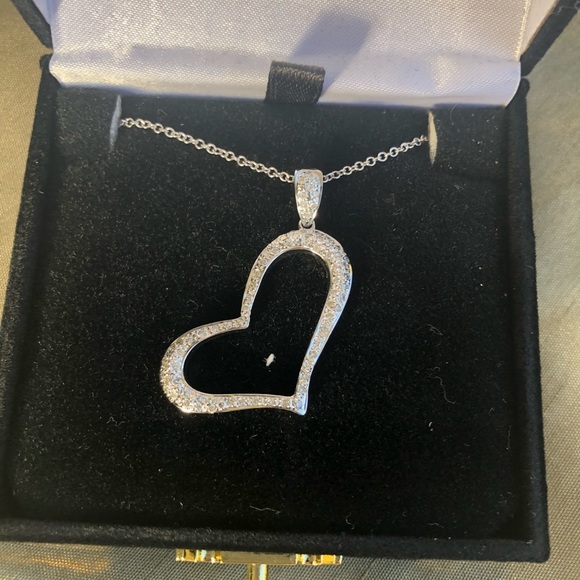 18kt Diamond Picasso style heart pendant - Picture 3 of 8